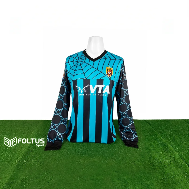 Pedido por mayor de camisetas de fútbol con nombres y números listo para despacho