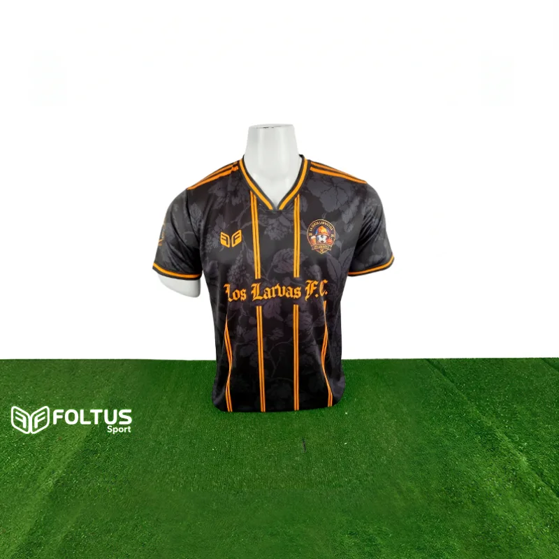 Series de un club de fútbol con camisetas del mismo diseño en colores distintos
