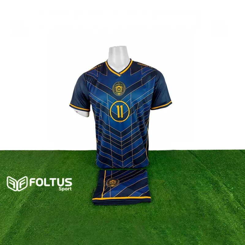 uniforme personalizado azul dorado hecho por Foltus Sport