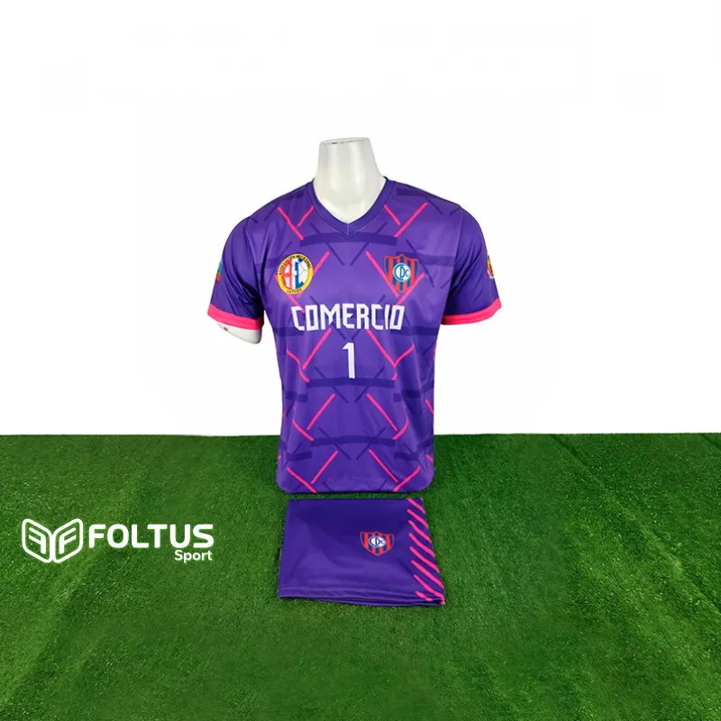 uniforme personalizado morado y rosado hecho por Foltus Sport